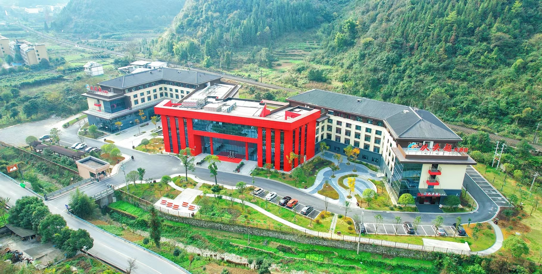 �����ɲ�ѧԺ����ͷԽ����