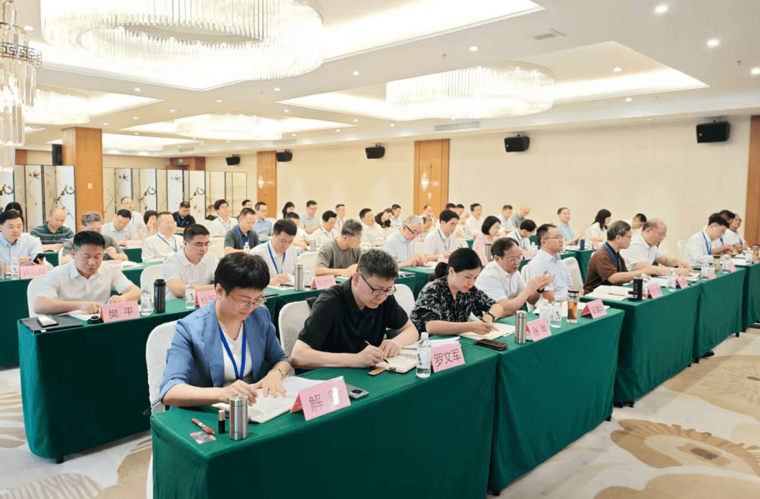 ����ҵ�߶˻������ܻ�����ɫ����չ��ѵר��